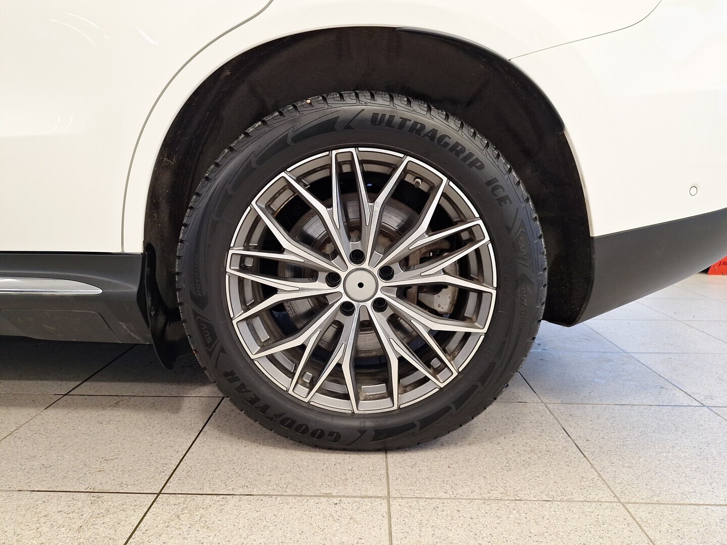 MERCEDES-BENZ EQC 2021