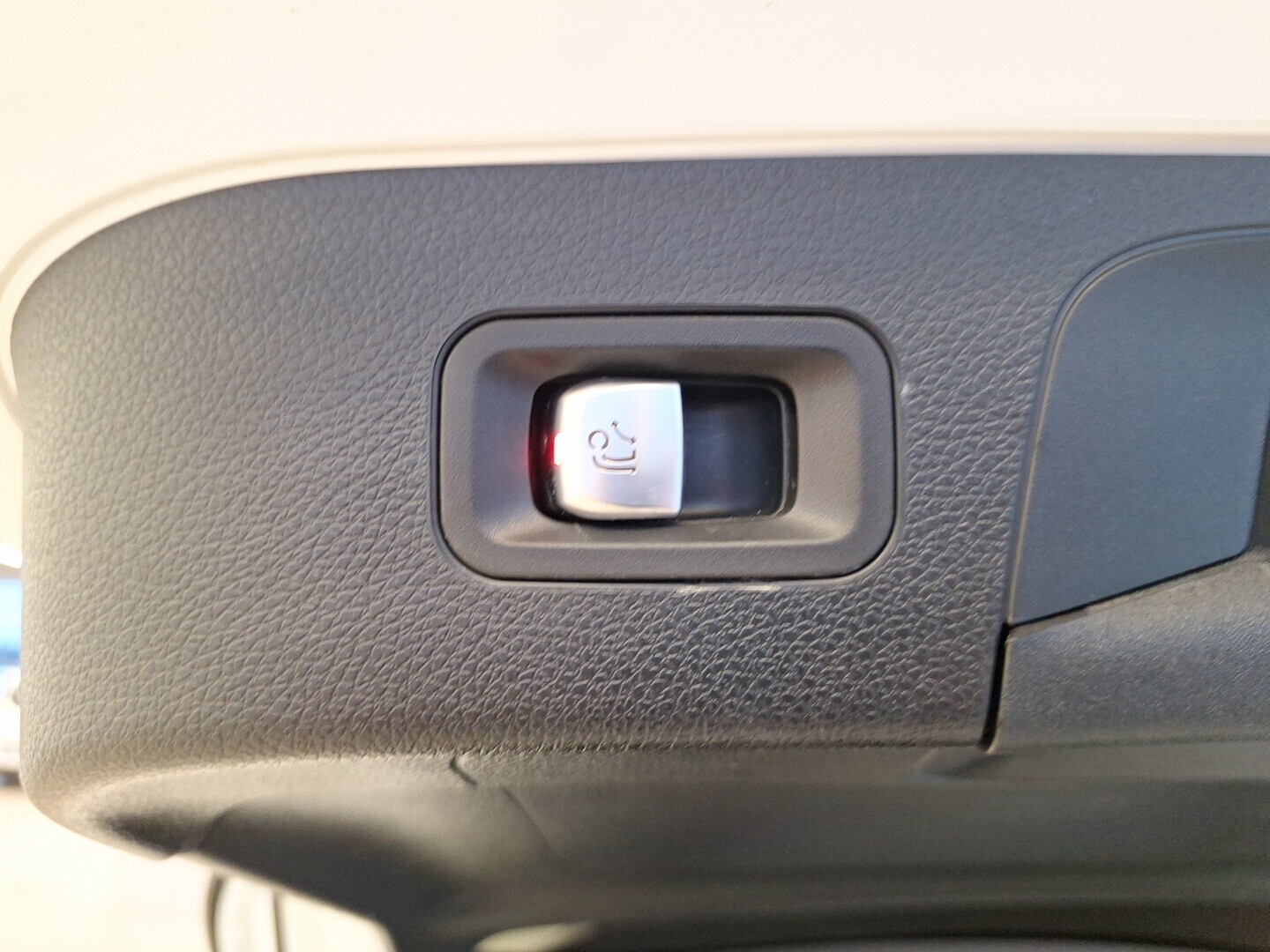 MERCEDES-BENZ EQC 2021