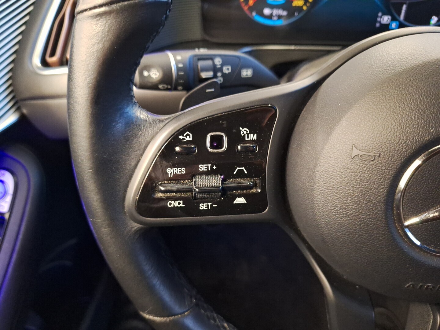 MERCEDES-BENZ EQC 2021