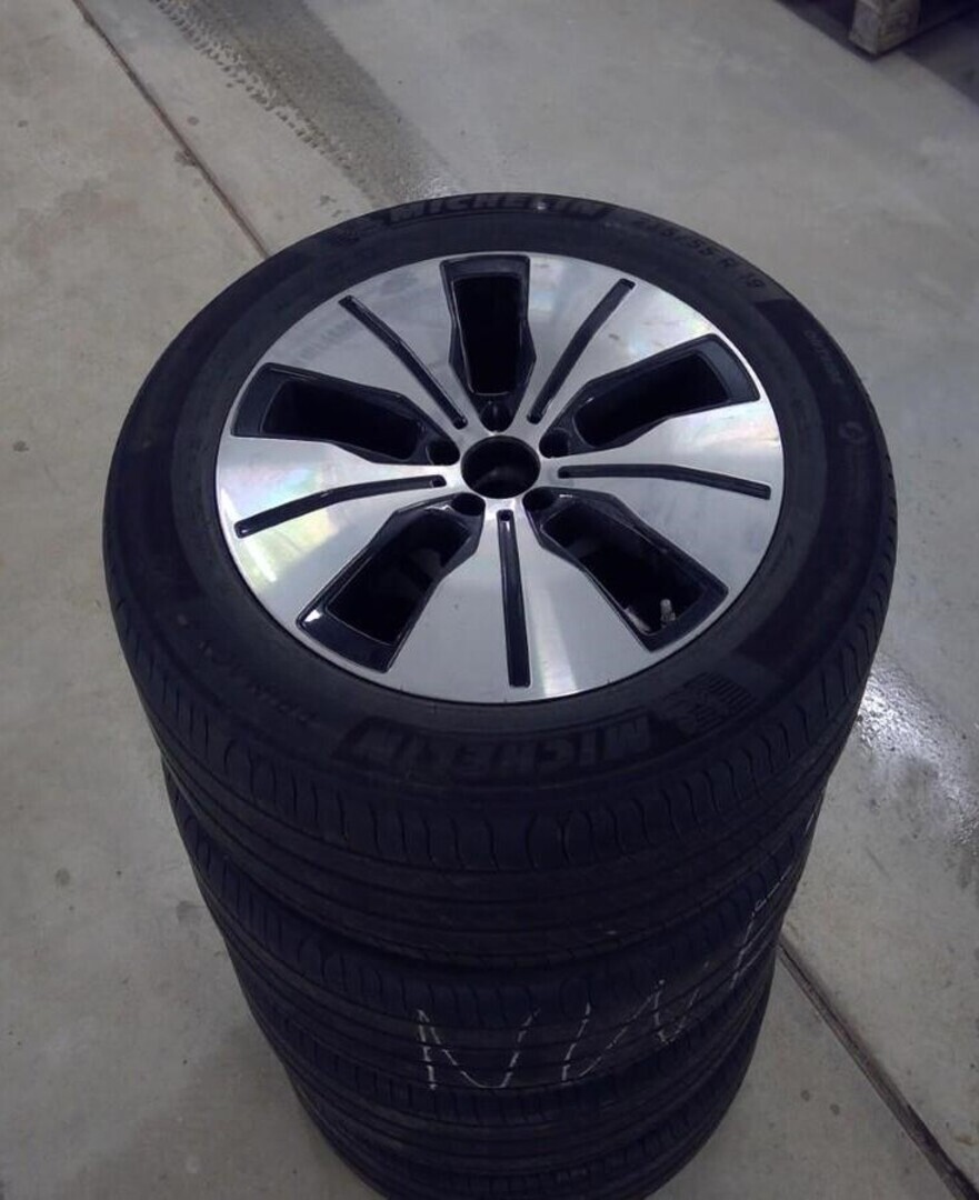 MERCEDES-BENZ EQC 2021