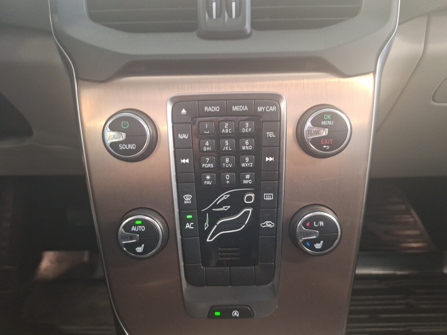 VOLVO V40 Cross Country 2014