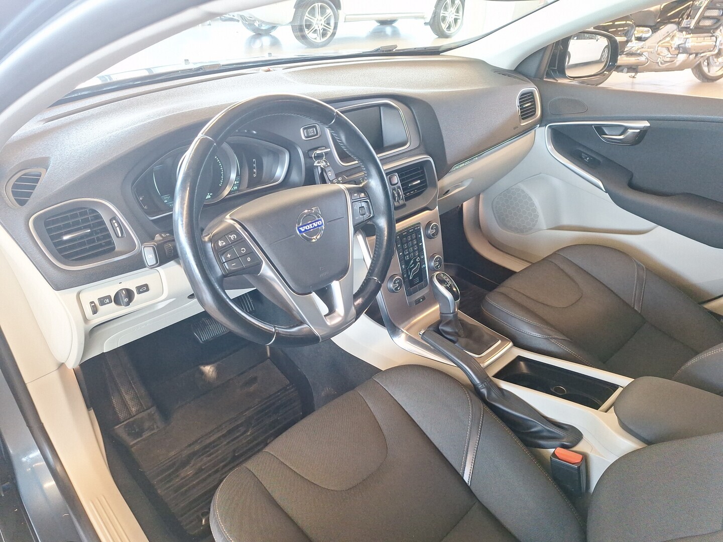VOLVO V40 Cross Country 2014