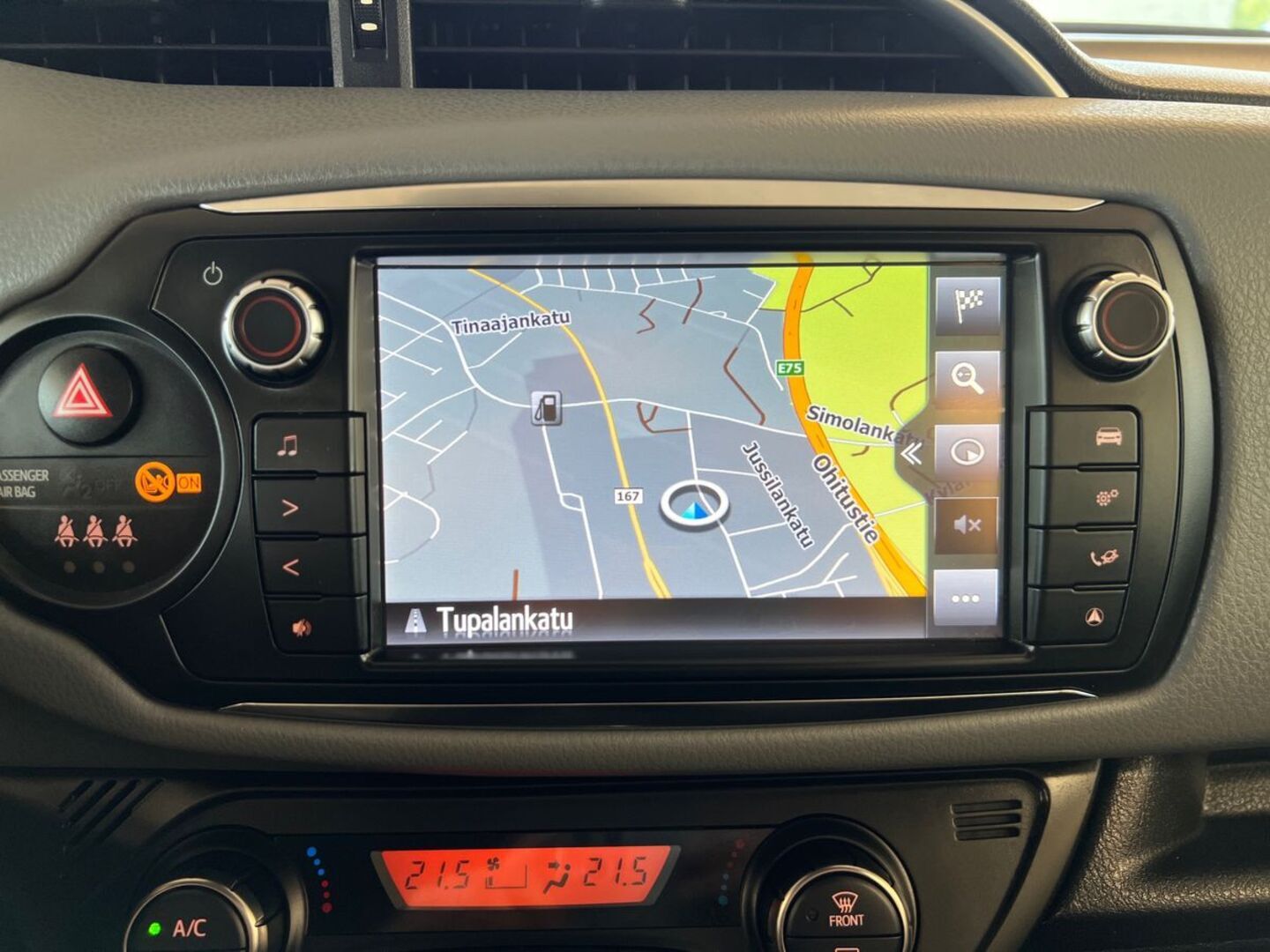 TOYOTA Yaris 2016