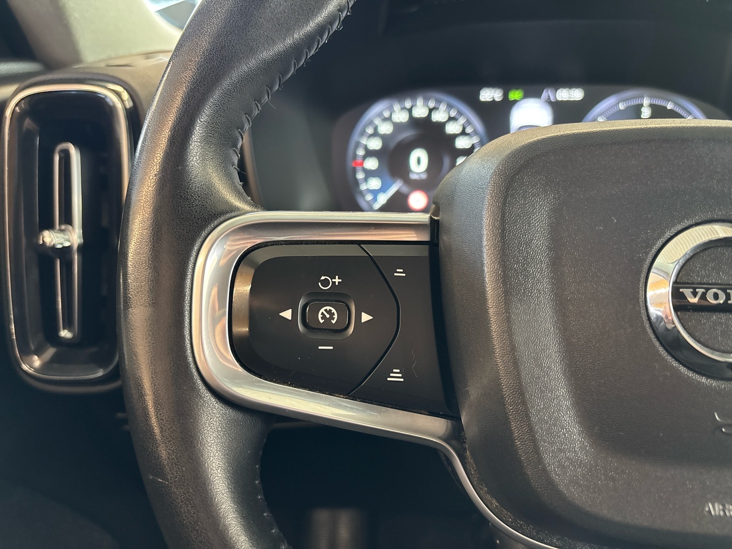 VOLVO XC40 2019