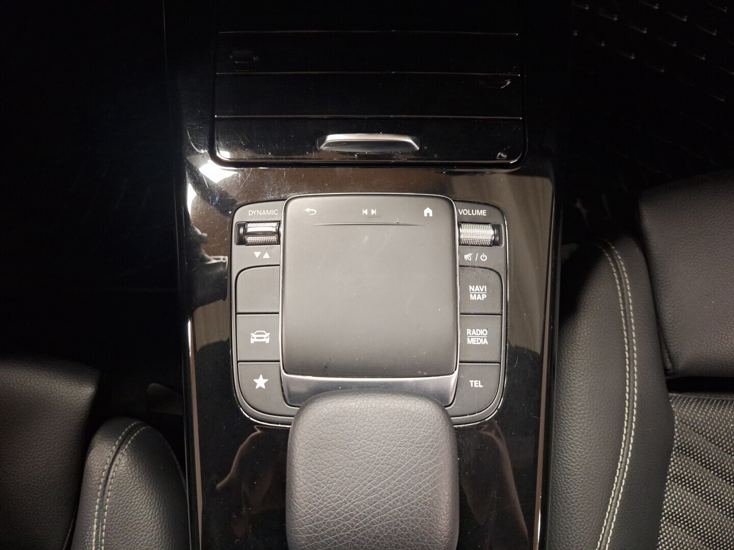 MERCEDES-BENZ A 2020