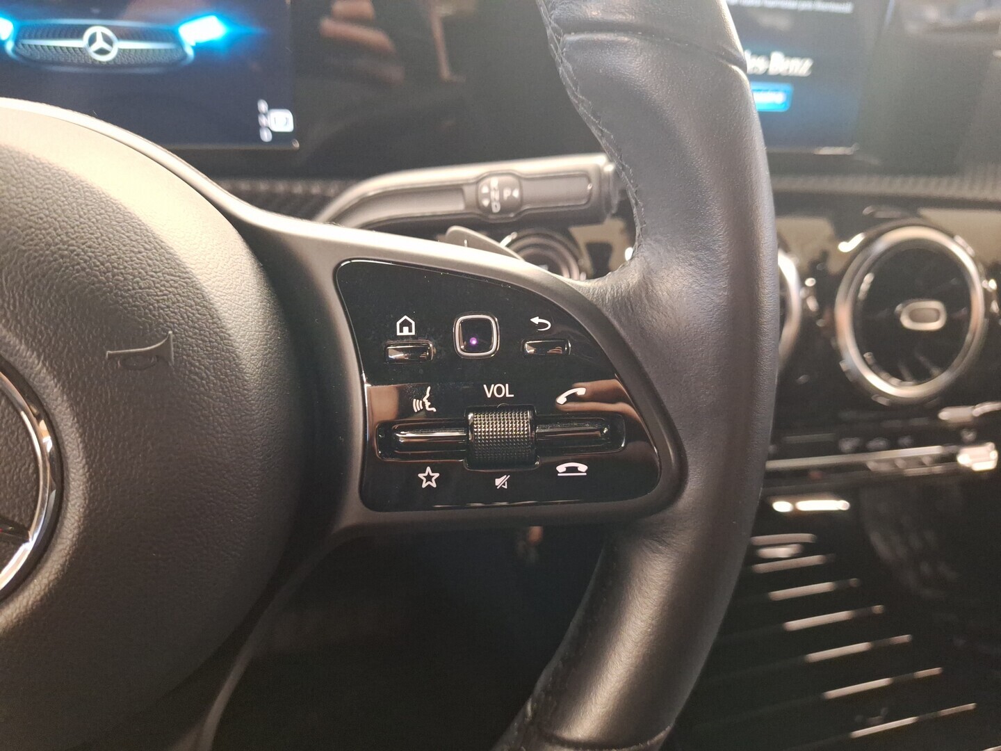 MERCEDES-BENZ A 2020