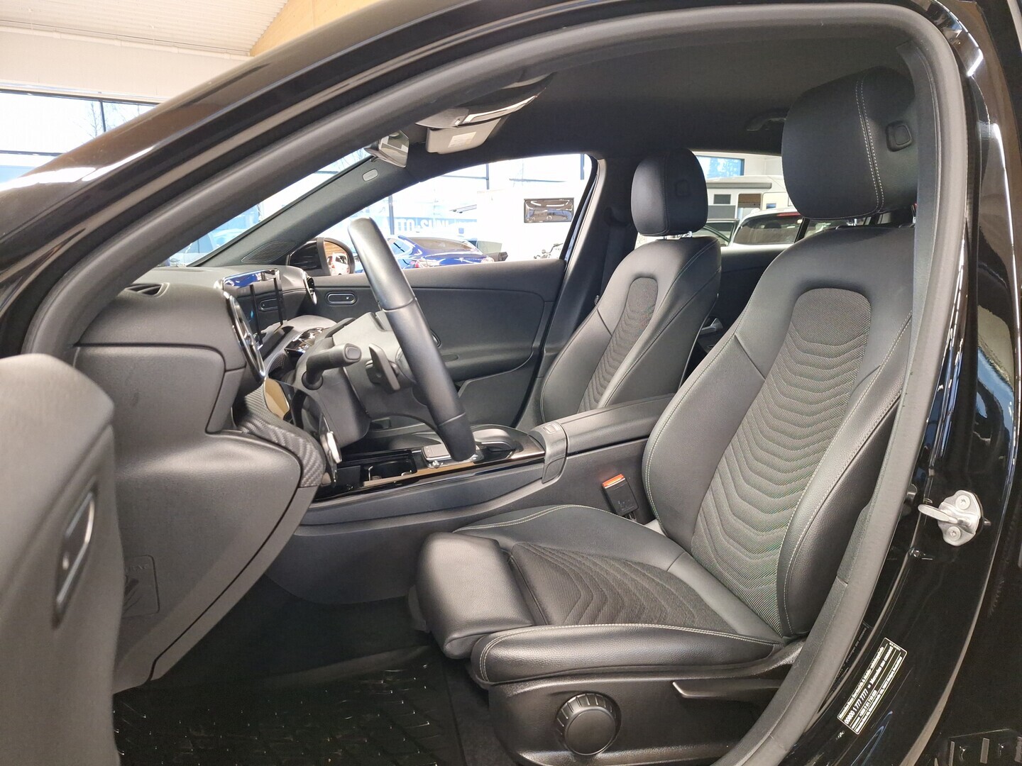 MERCEDES-BENZ A 2020