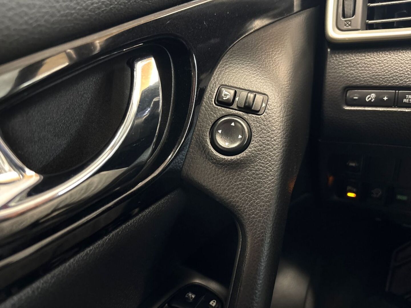 NISSAN Qashqai 2015
