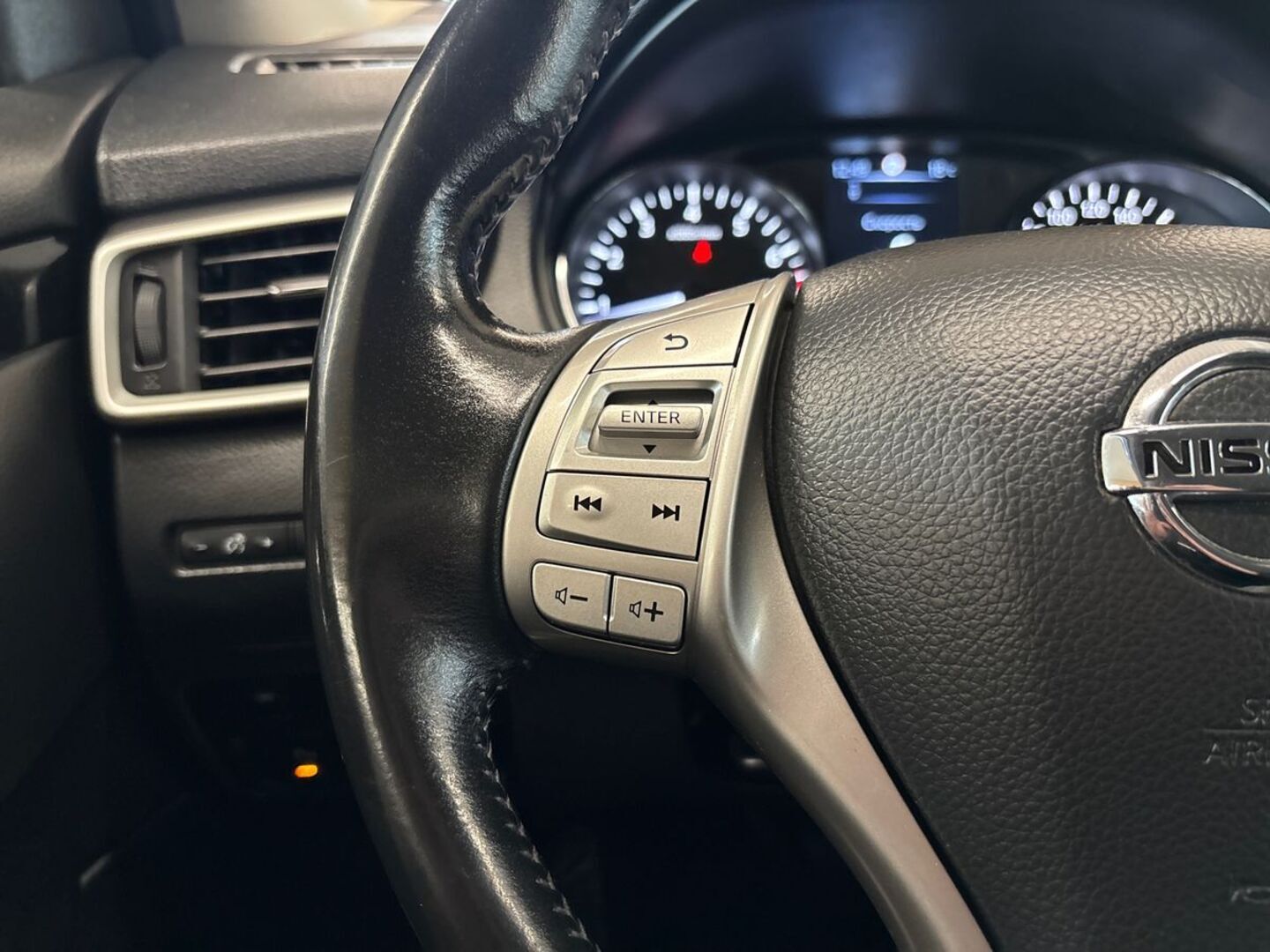 NISSAN Qashqai 2015