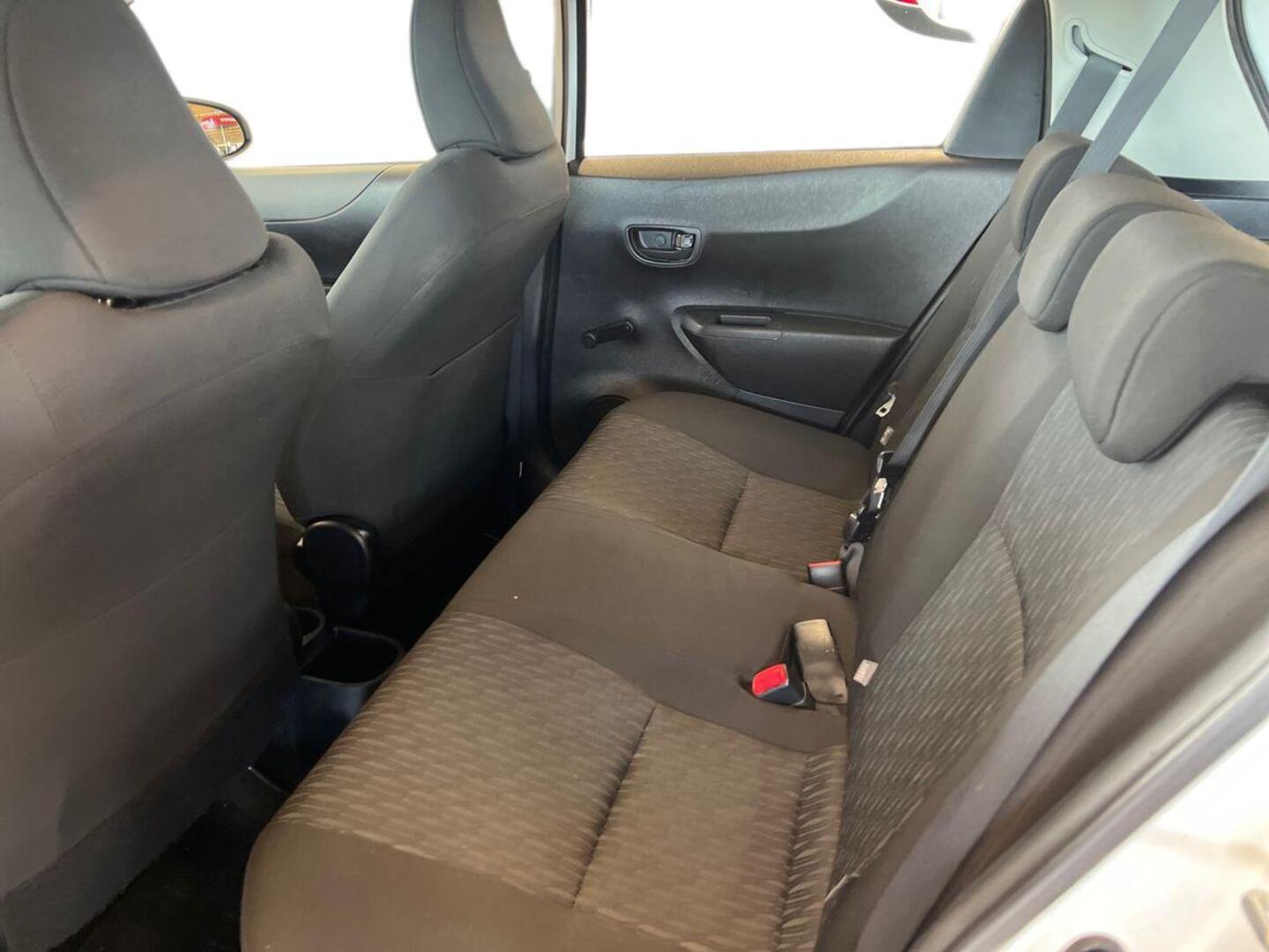 TOYOTA Yaris 2013