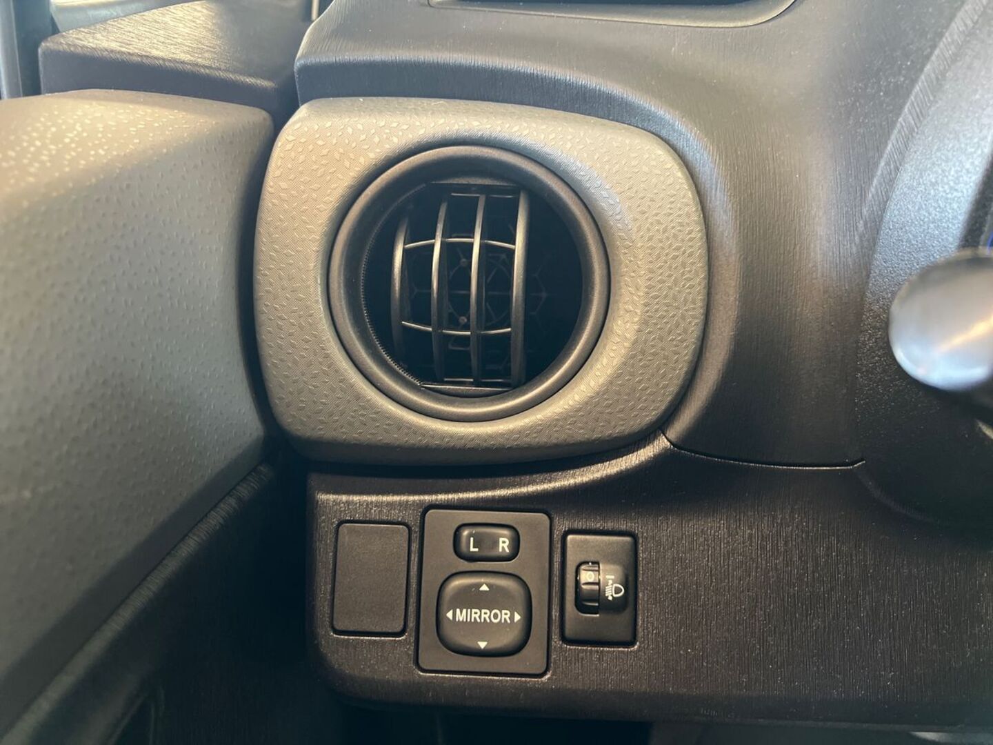 TOYOTA Yaris 2013