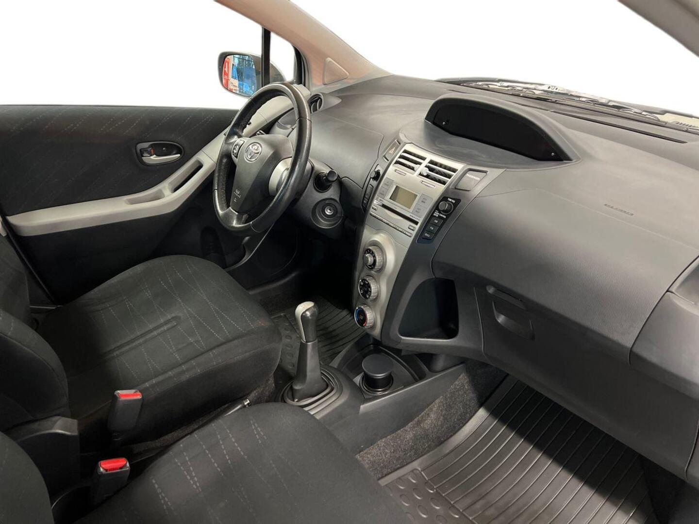 TOYOTA Yaris 2008