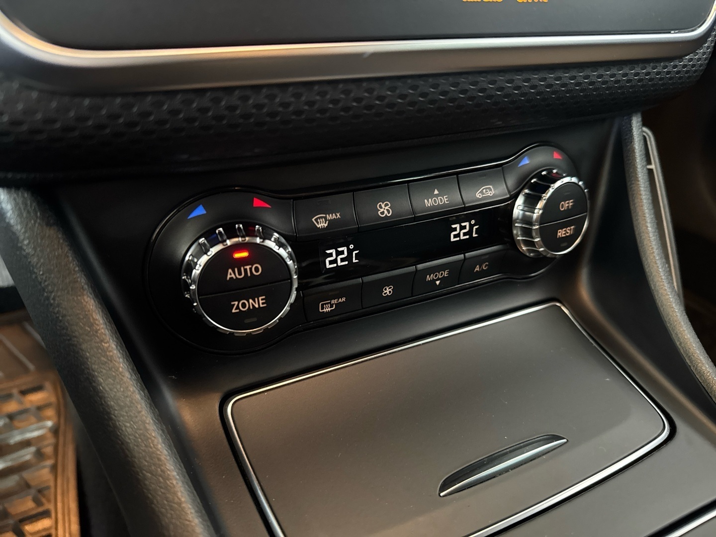 MERCEDES-BENZ A 2017