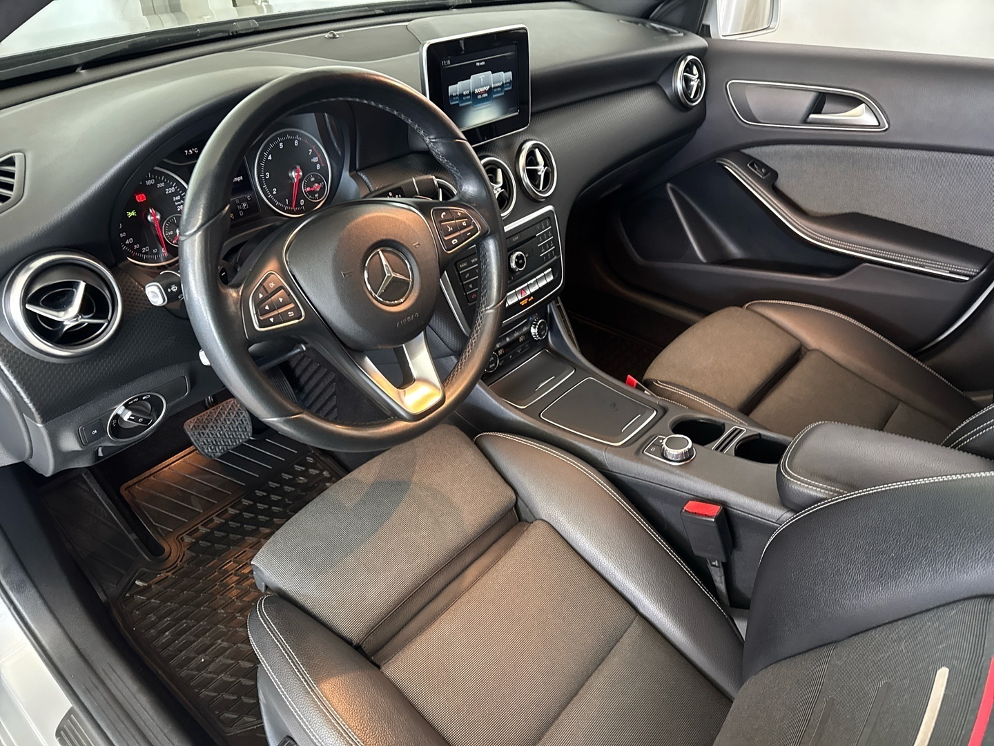 MERCEDES-BENZ A 2017