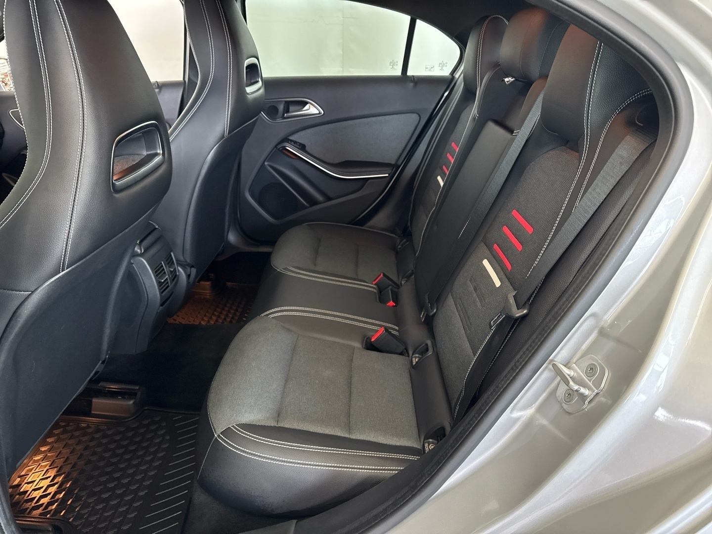 MERCEDES-BENZ A 2017