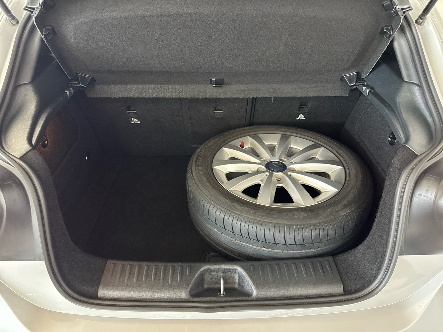 MERCEDES-BENZ A 2017