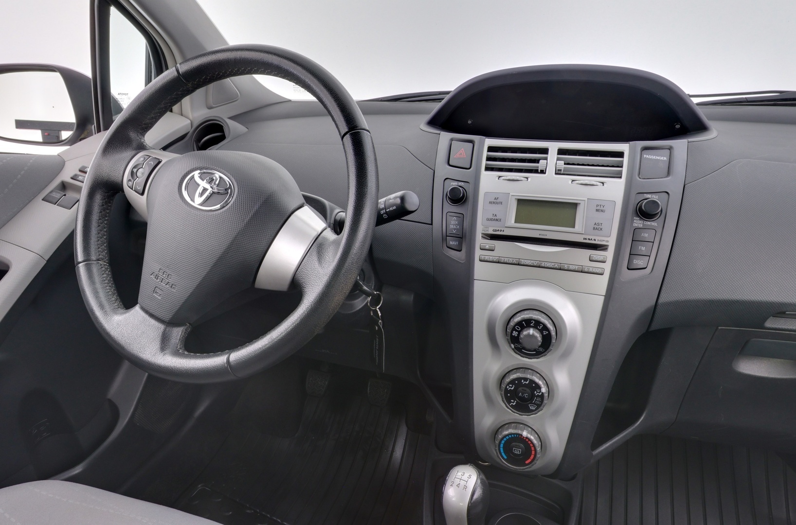 TOYOTA Yaris 2008