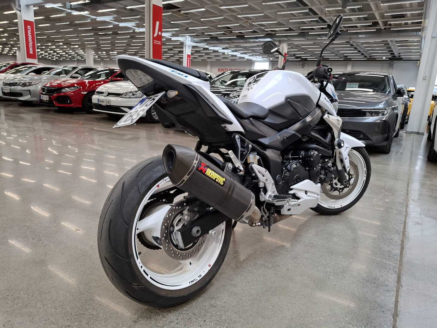 SUZUKI GSR 2011