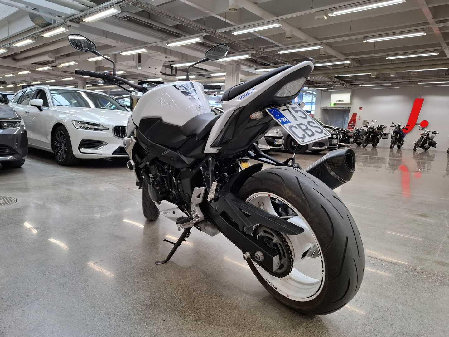 SUZUKI GSR 2011