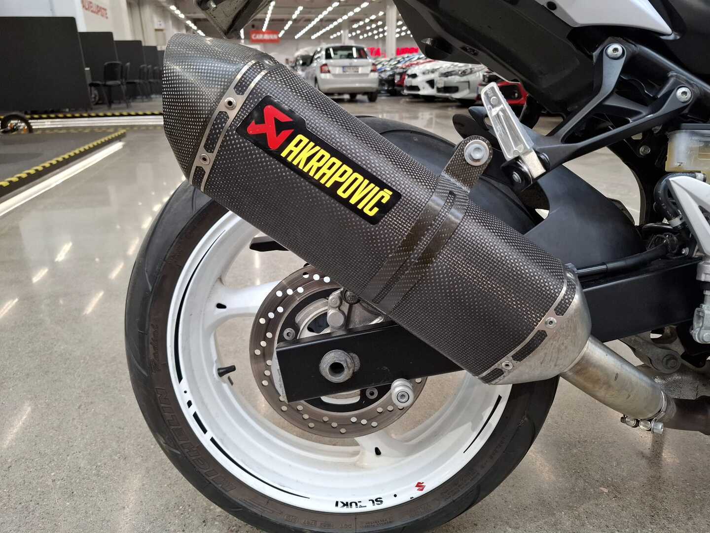 SUZUKI GSR 2011
