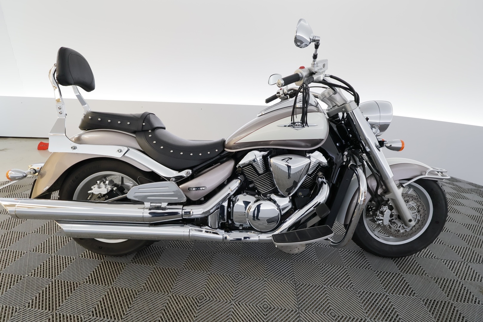 SUZUKI INTRUDER 2011