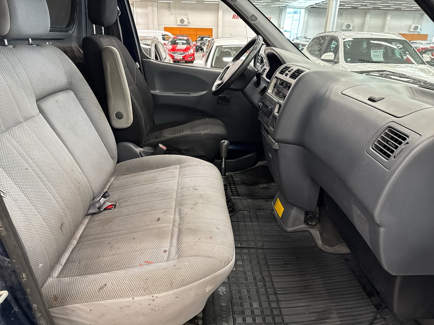 TOYOTA Hiace 2008
