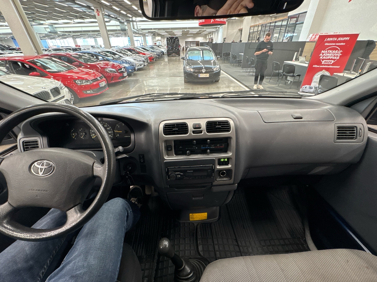 TOYOTA Hiace 2008
