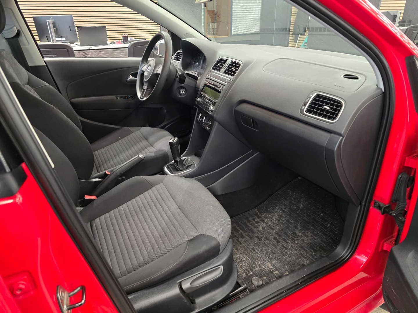 VOLKSWAGEN Polo 2010