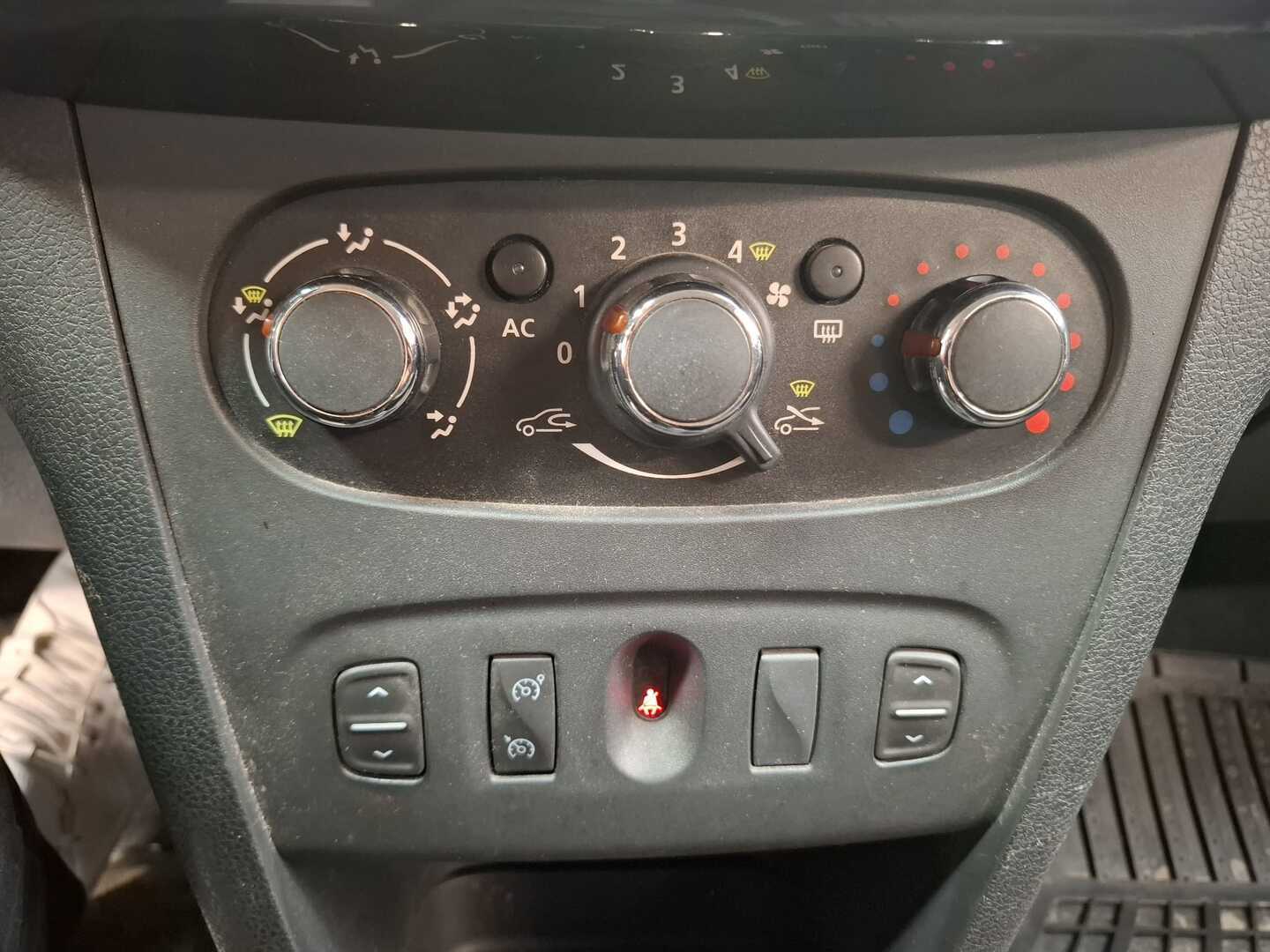 DACIA Sandero 2013