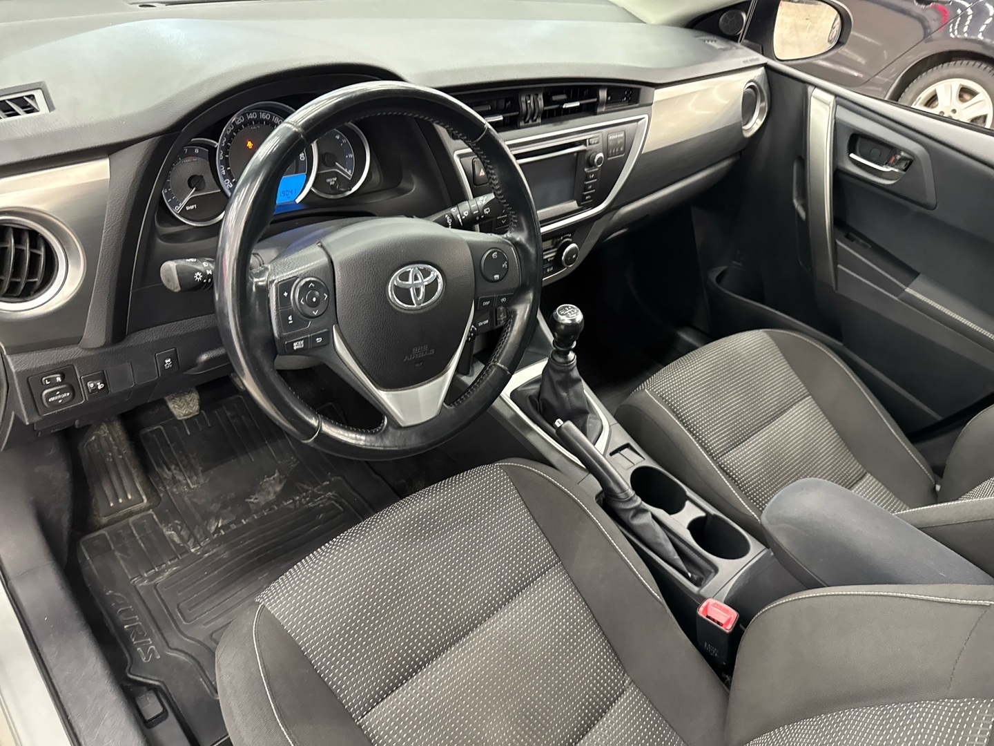 TOYOTA Auris 2013