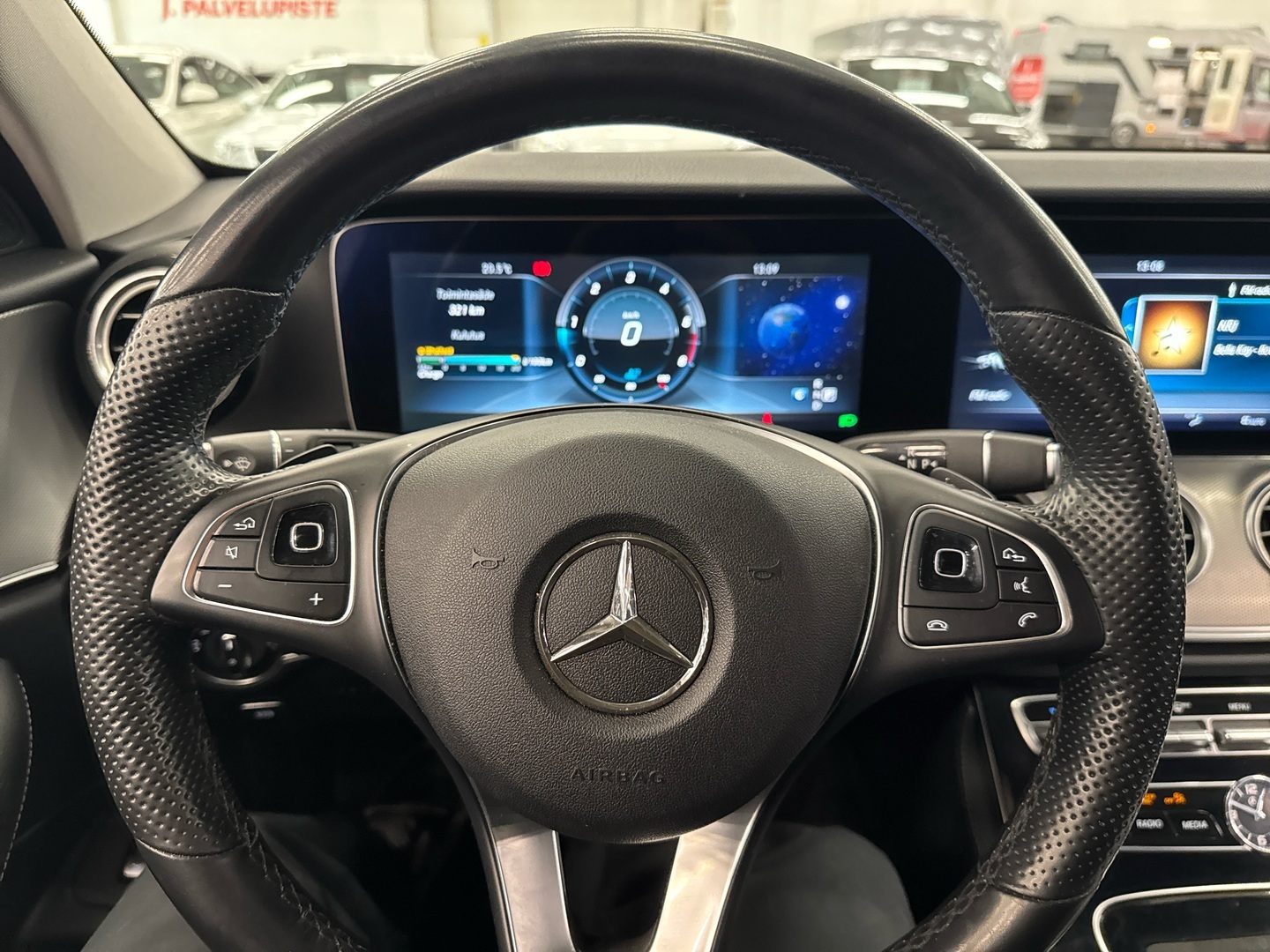 MERCEDES-BENZ E 2016