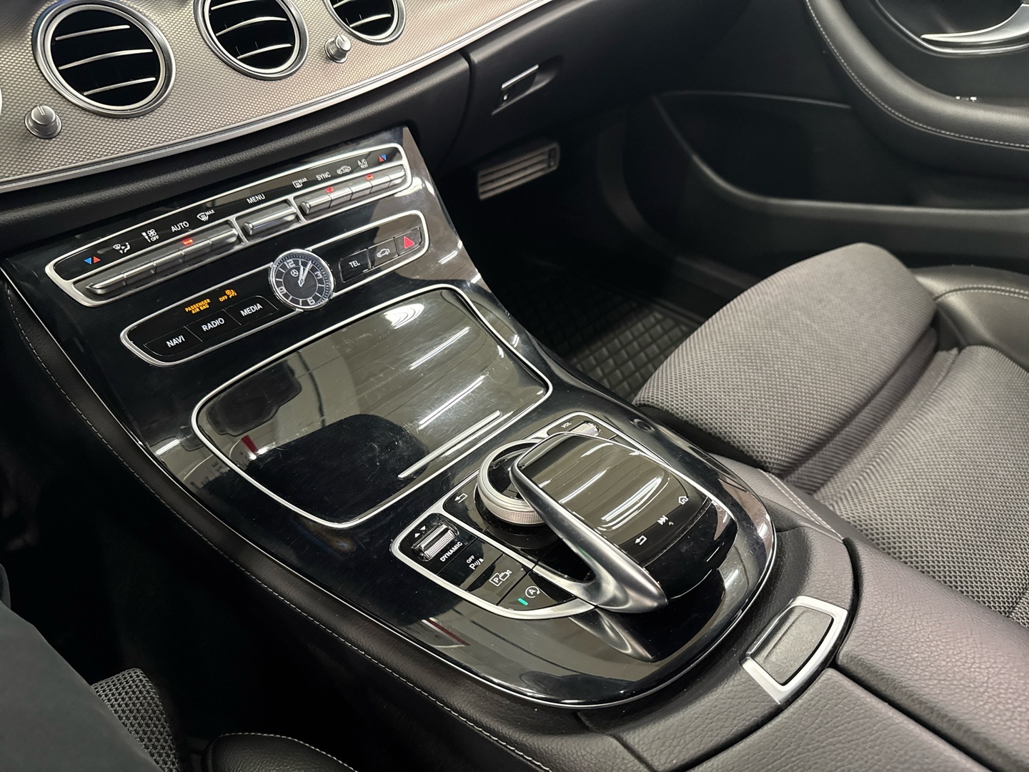 MERCEDES-BENZ E 2016
