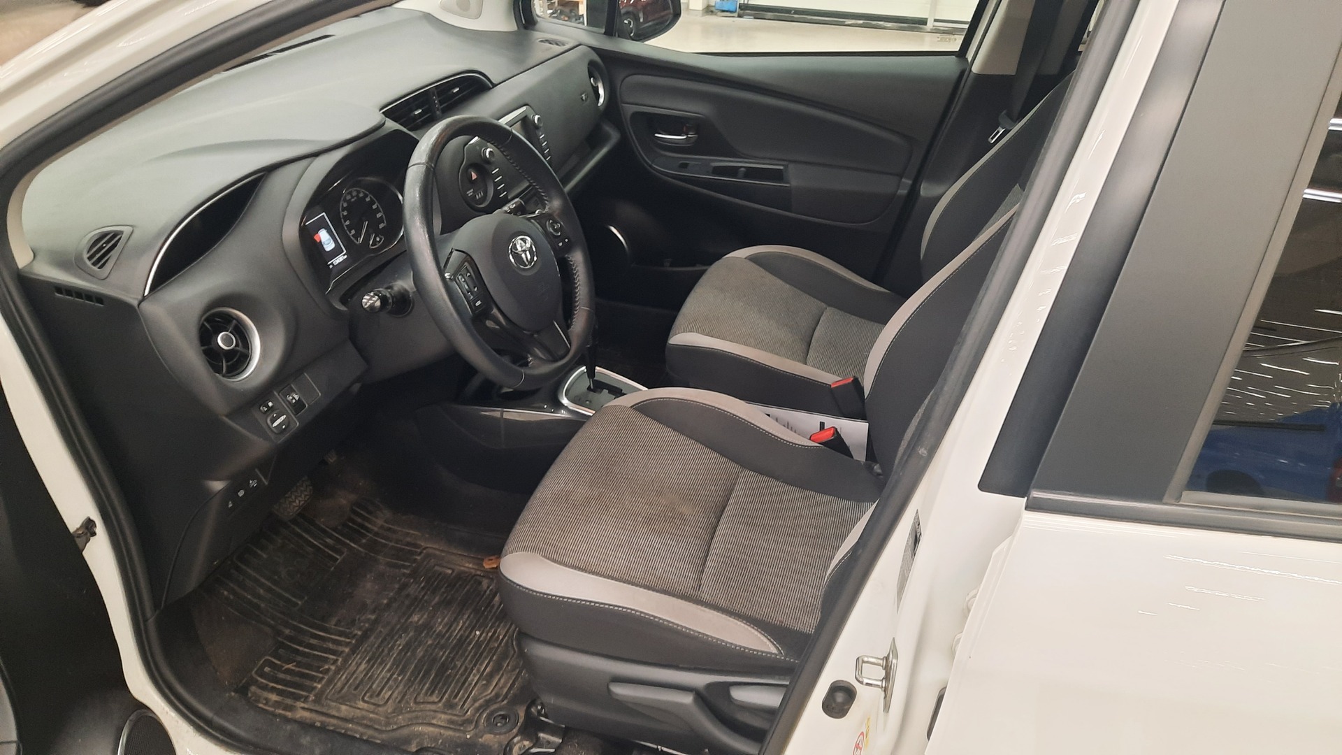 TOYOTA Yaris 2019