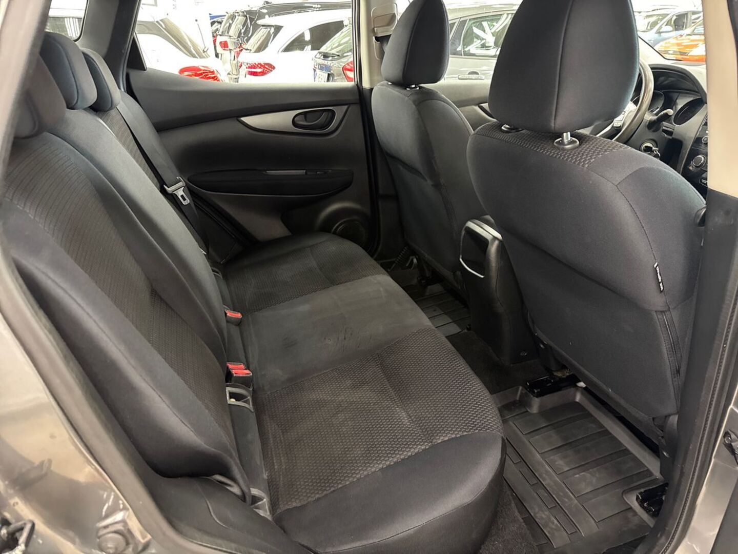 NISSAN Qashqai 2015