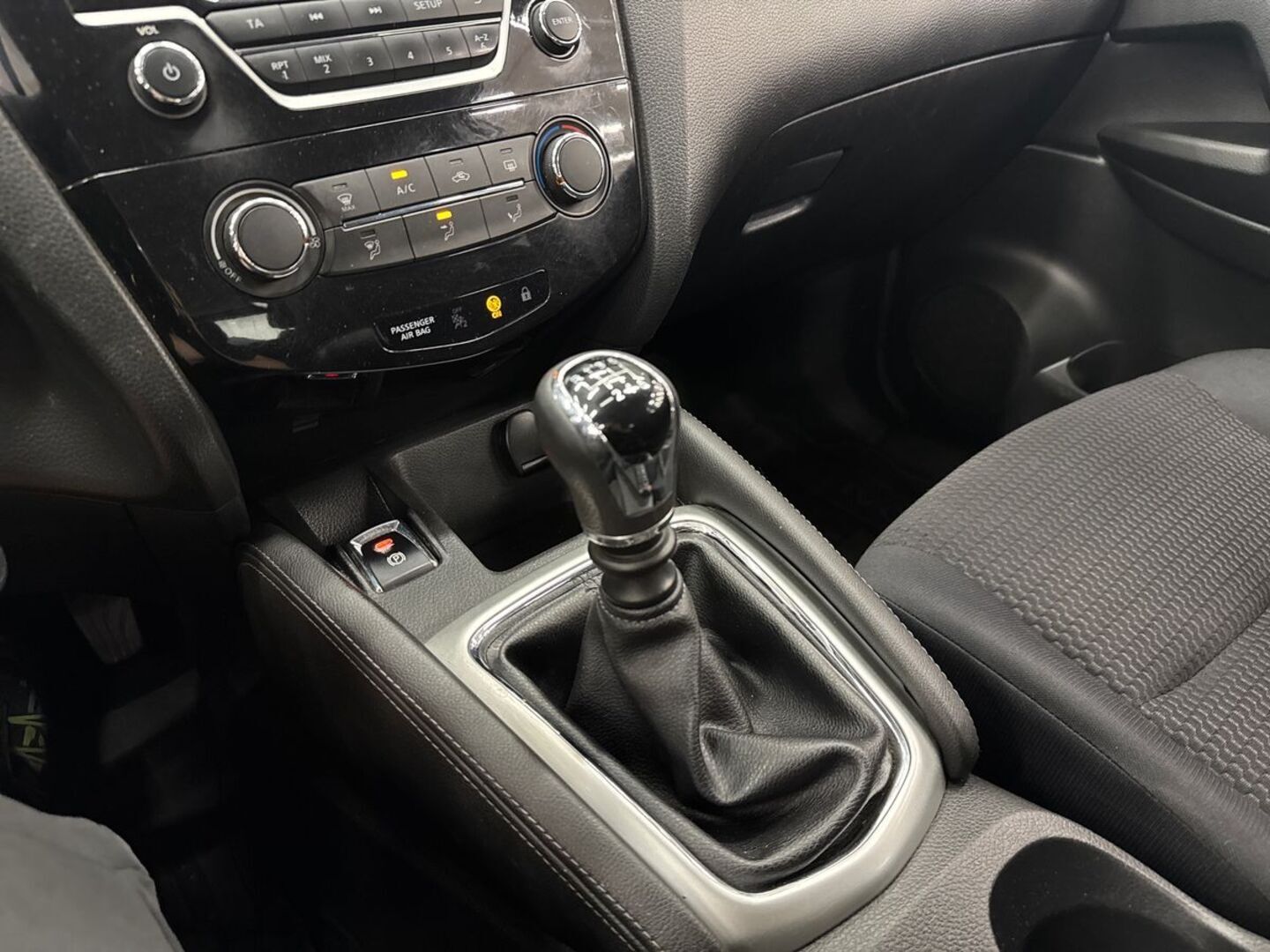 NISSAN Qashqai 2015