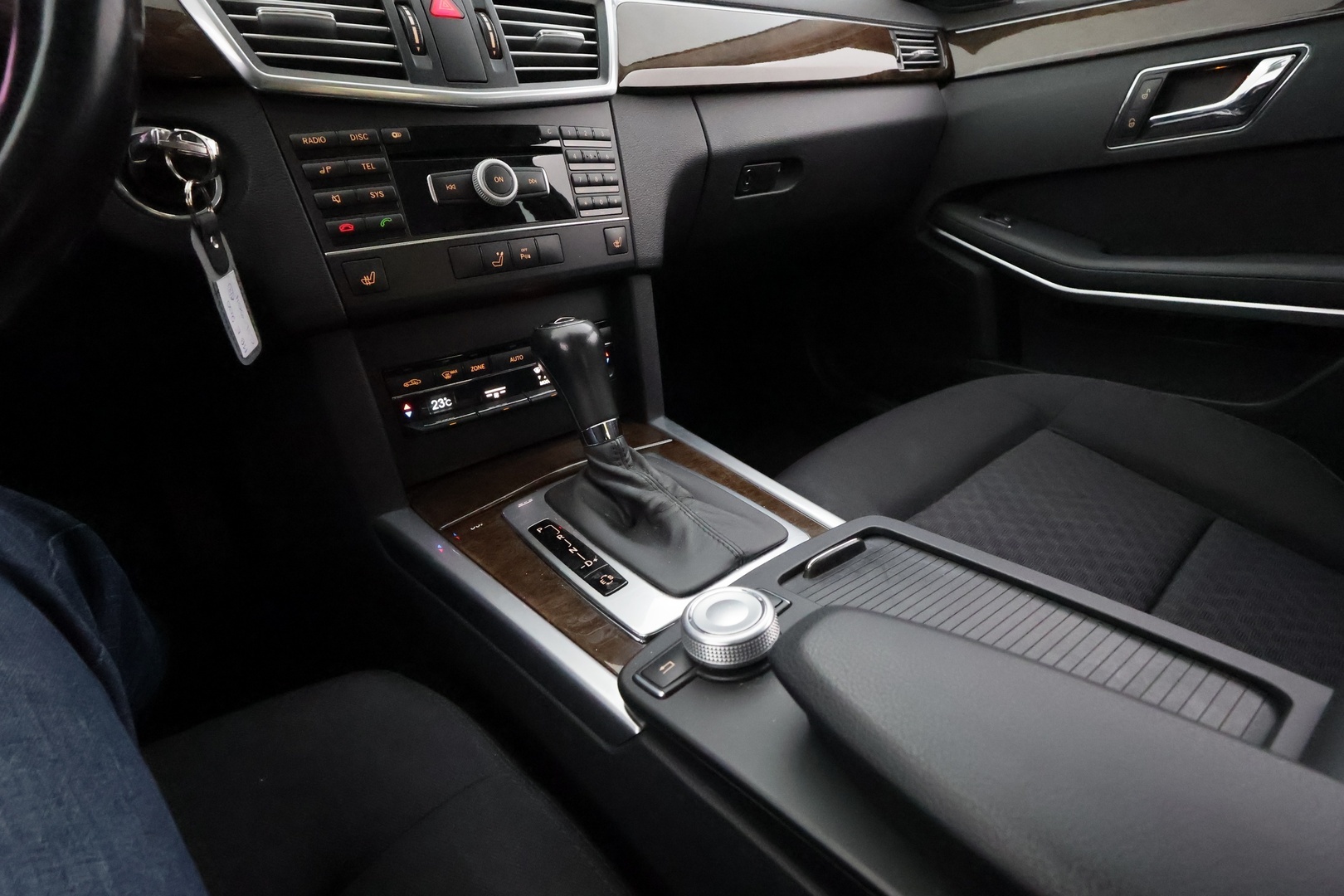 MERCEDES-BENZ E 2010