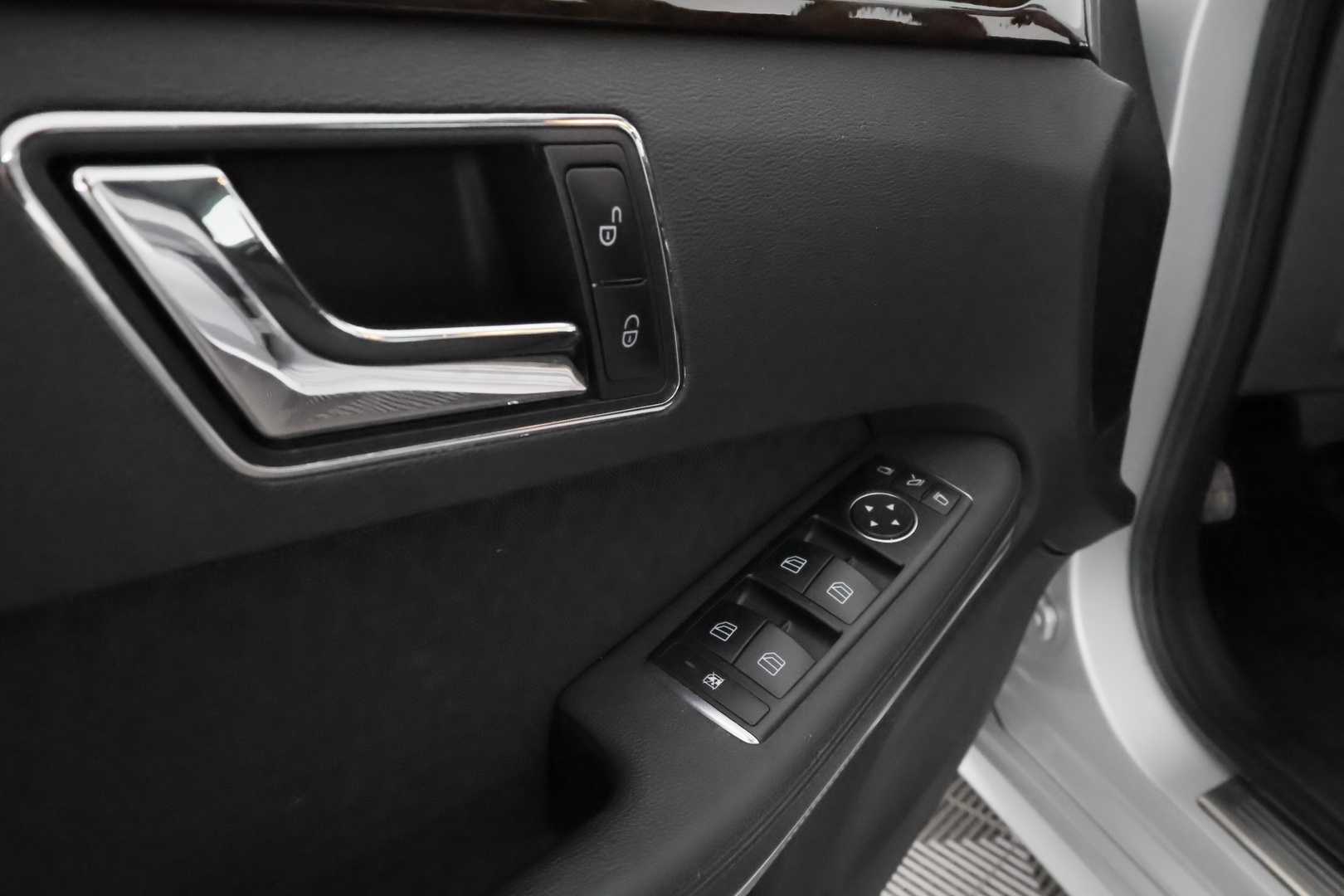 MERCEDES-BENZ E 2010