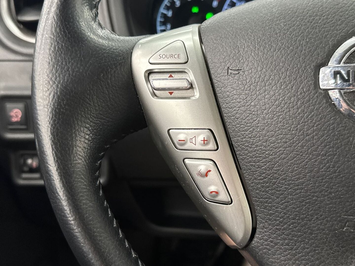 NISSAN Note 2015