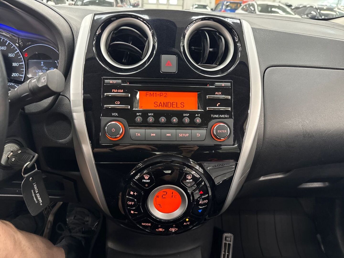 NISSAN Note 2015