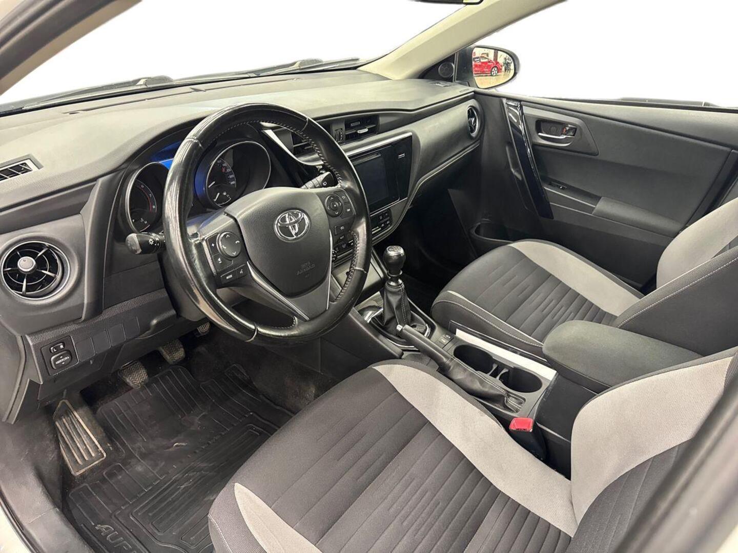 TOYOTA Auris 2017