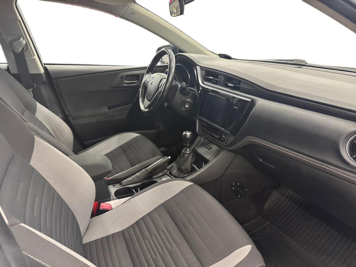 TOYOTA Auris 2017
