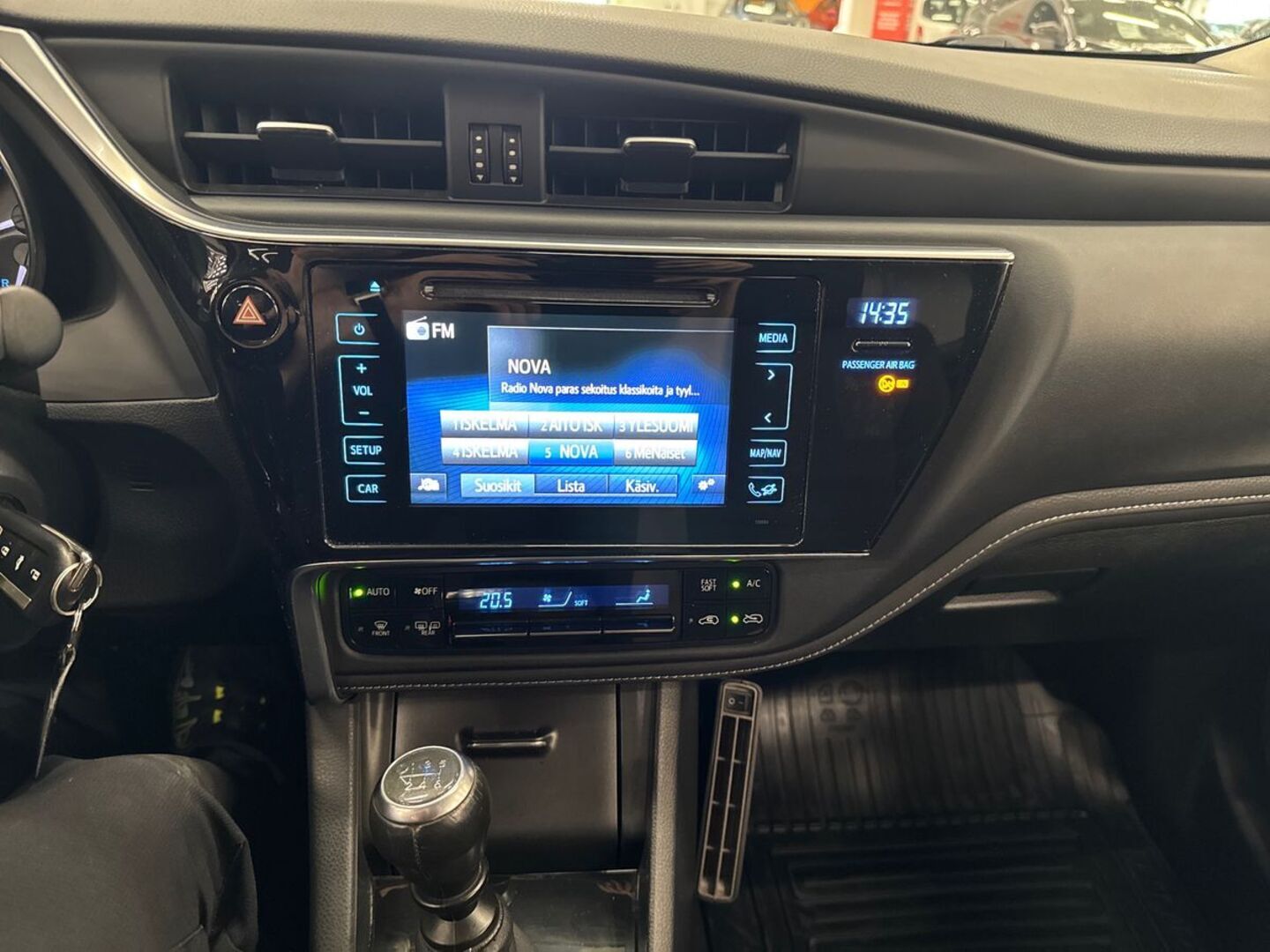 TOYOTA Auris 2017