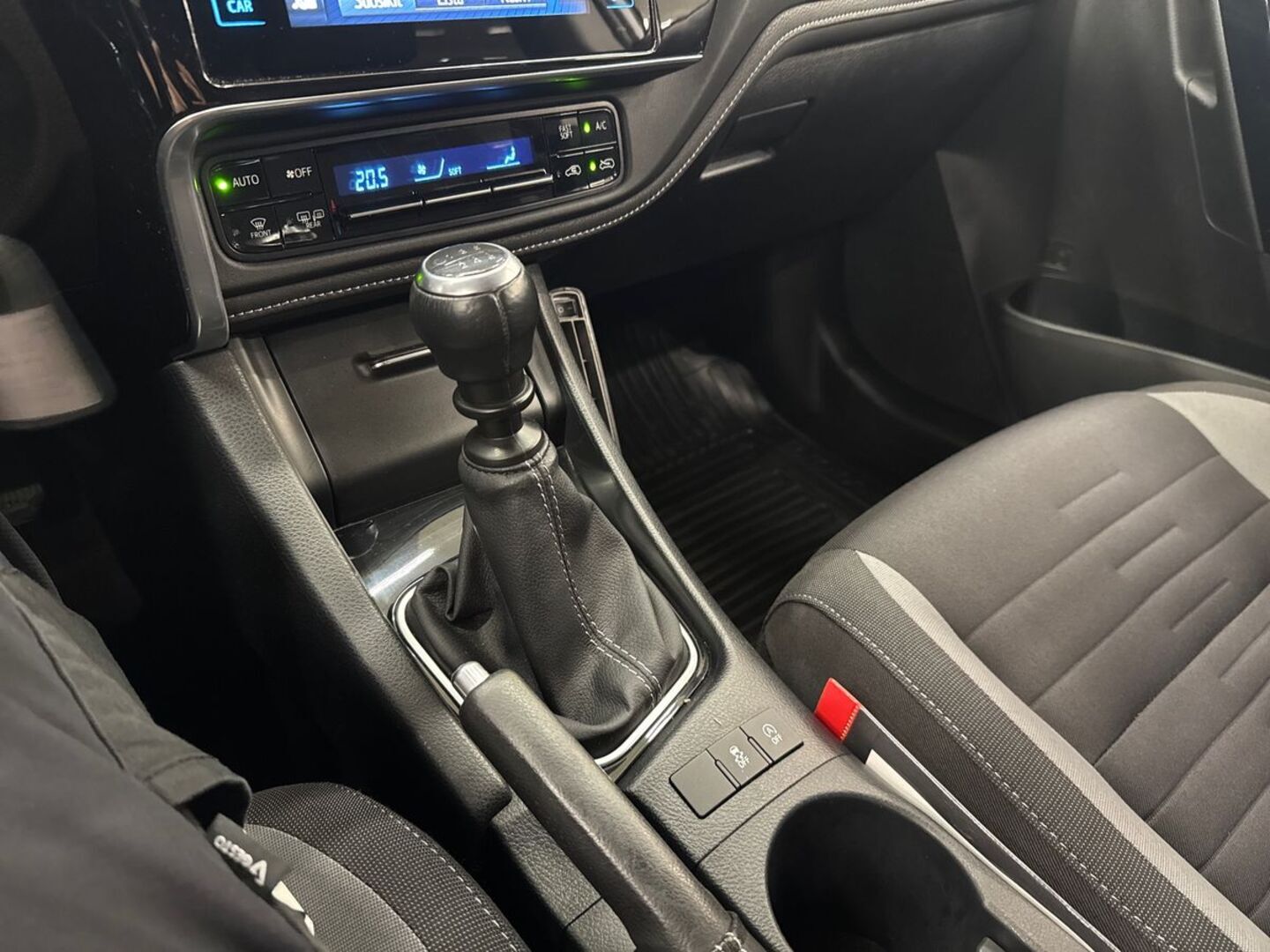 TOYOTA Auris 2017