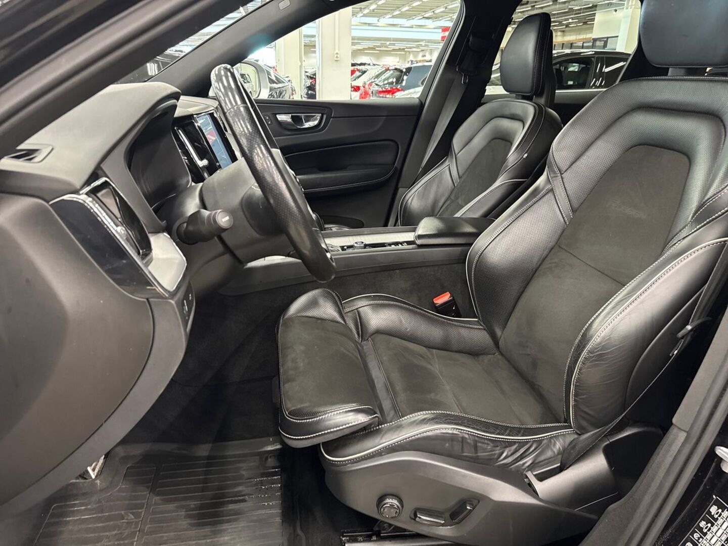 VOLVO XC60 2018