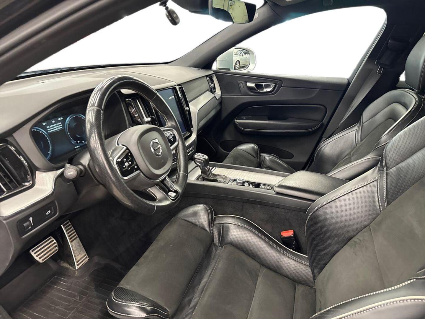 VOLVO XC60 2018