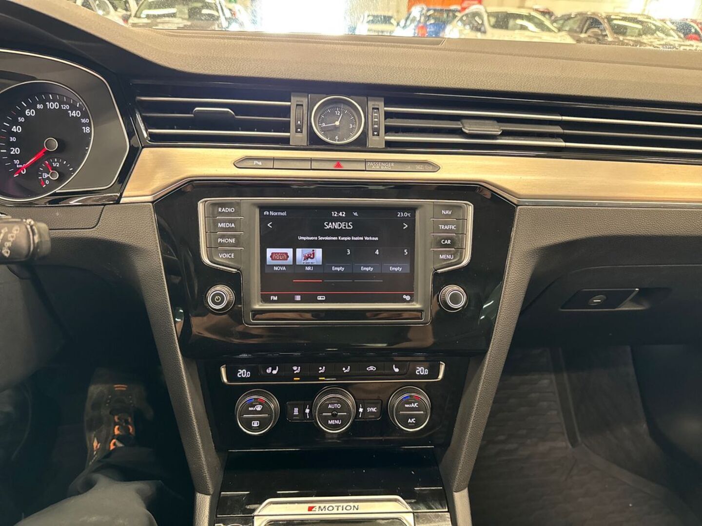 VOLKSWAGEN Passat 2015