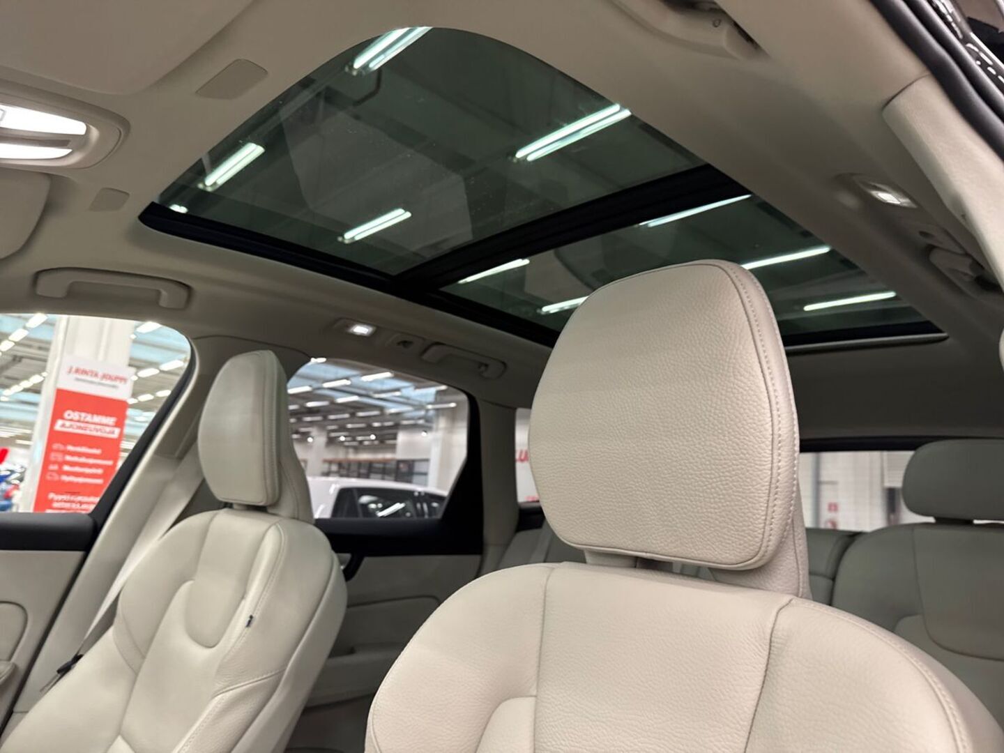 VOLVO XC60 2023