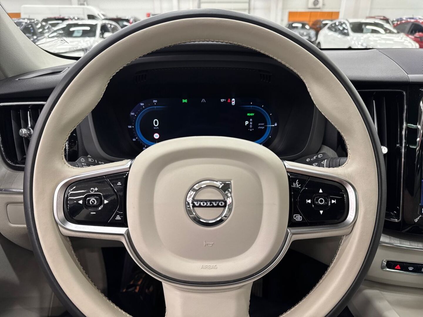 VOLVO XC60 2023
