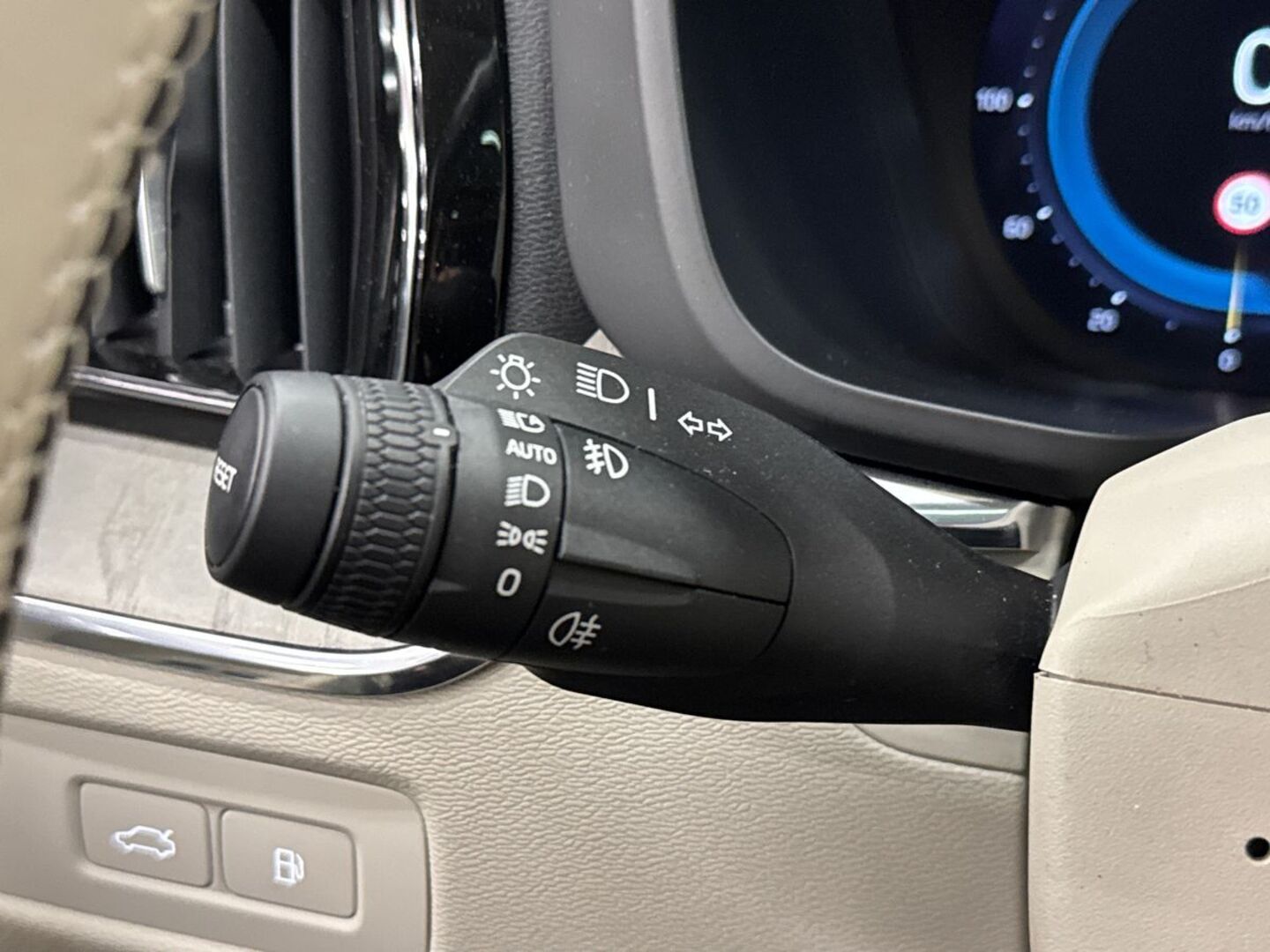 VOLVO XC60 2023