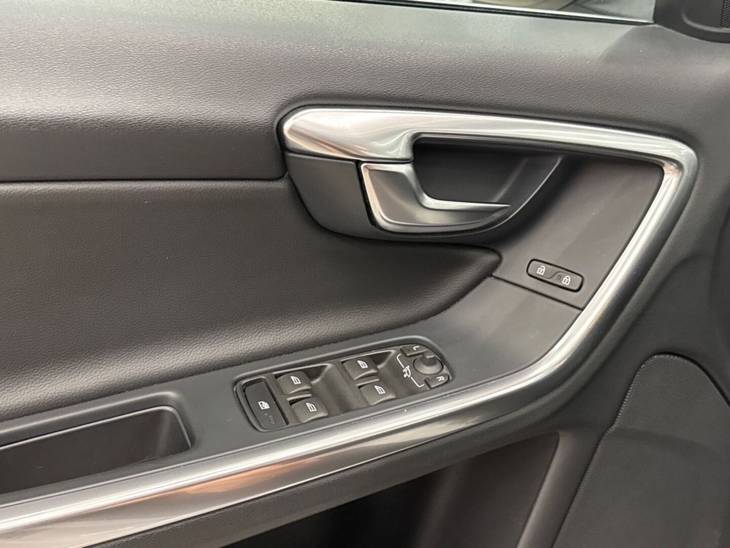 VOLVO V60 2018